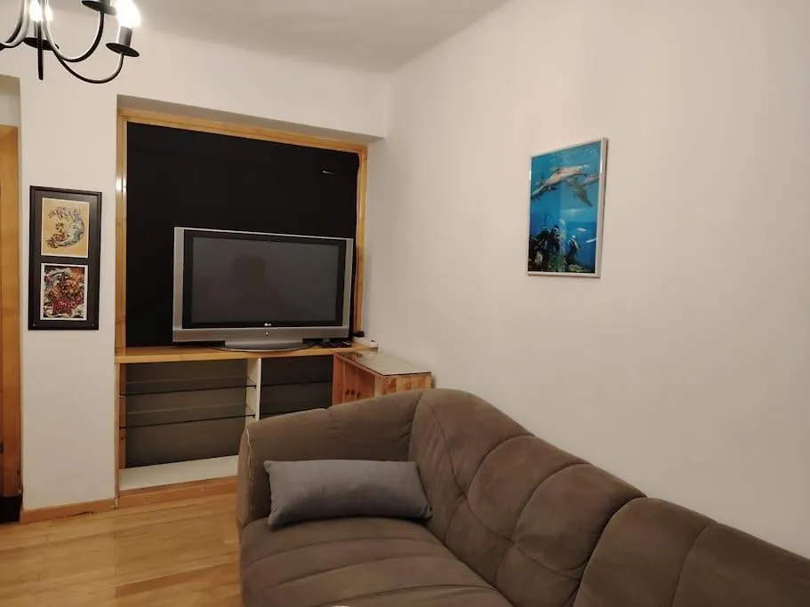 Simple & Easy Split Center Apartment