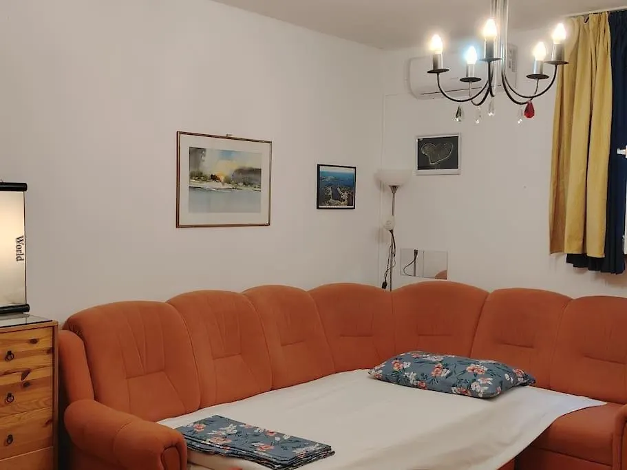 Simple & Easy Split Center Apartment 0*,