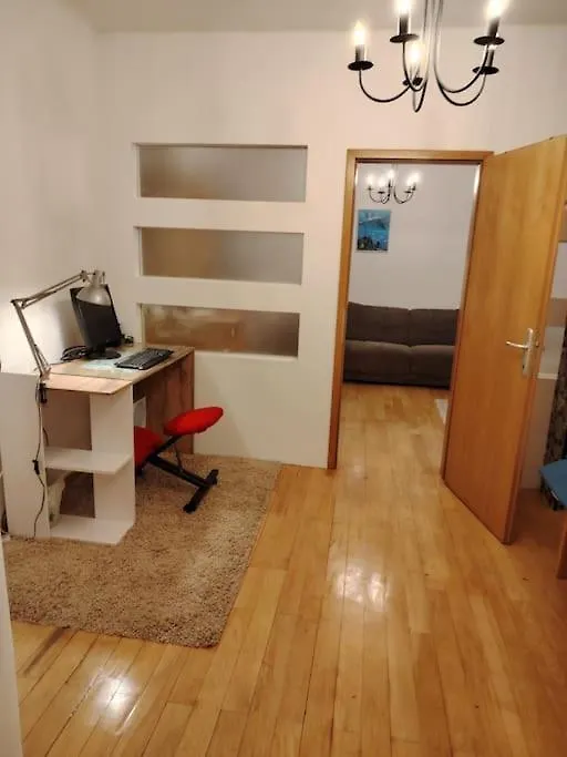 Simple & Easy Split Center Apartment