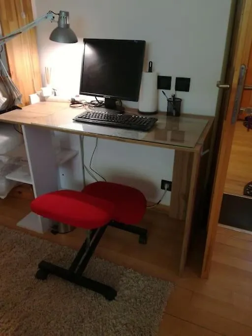 Simple & Easy Split Center Apartment