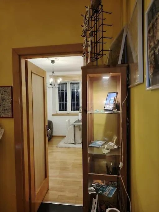 Simple & Easy Split Center Apartment