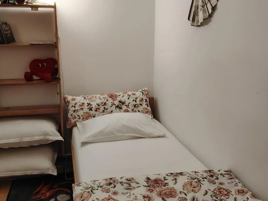 Simple & Easy Split Center Apartment