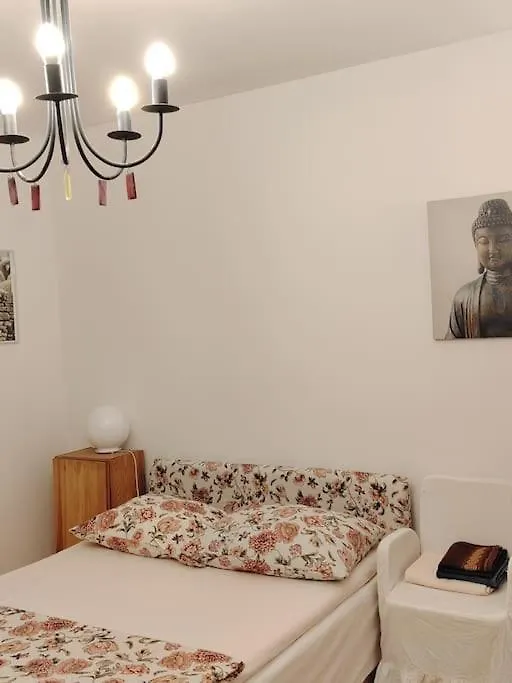 Simple & Easy Split Center Apartment 0*,
