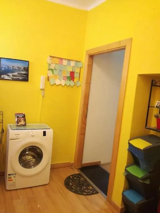 Simple & Easy Split Center Apartment
