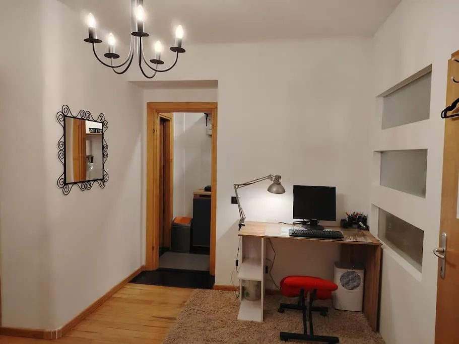 Simple & Easy Split Center Apartment